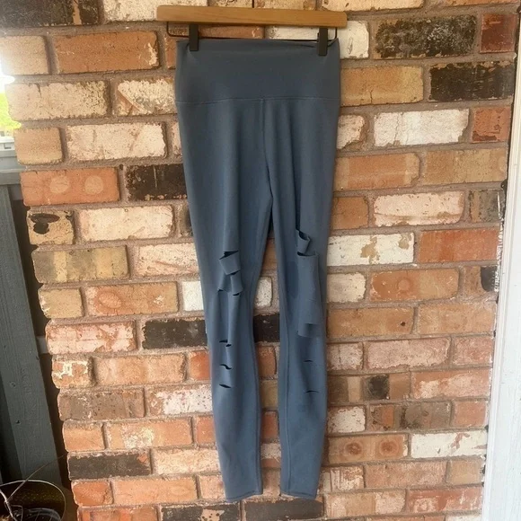 ALO YOGA GRAY RIPPED HIGH WAIST WARRIOR LEGGING - Picture 6 of 6